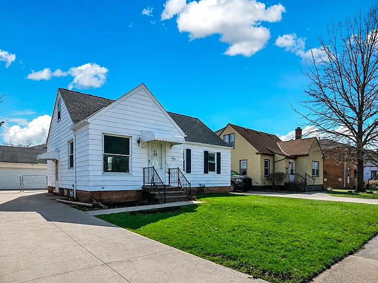 7615 Kenilworth Ave — Photo 1