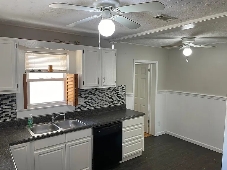 2314 Coker Ave — Photo 3