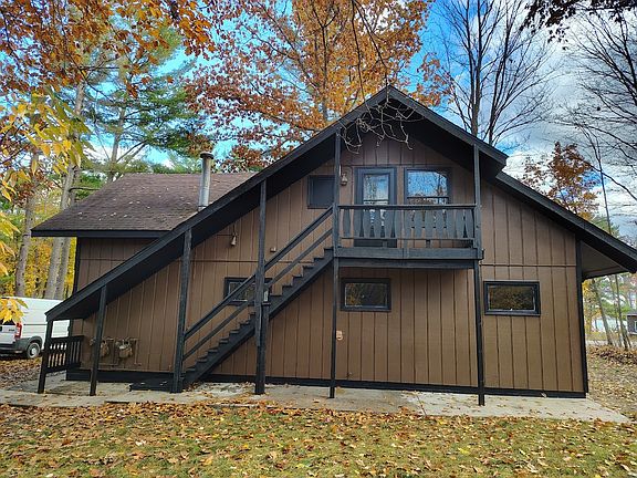 Private entry for upper unit.