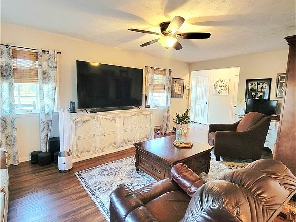 5th image of 1605 Booth St