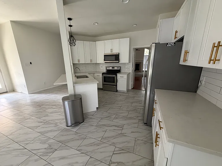 2962 Chris Ln — Photo 4