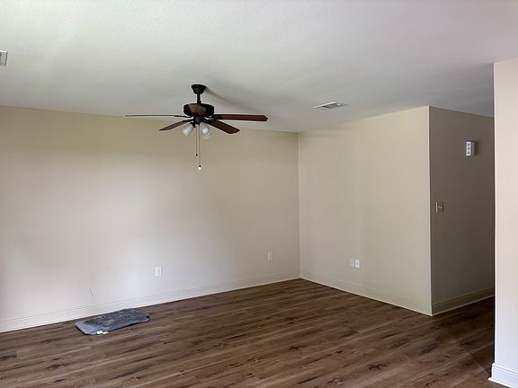 3rd image of 321 Nelson Rd #321