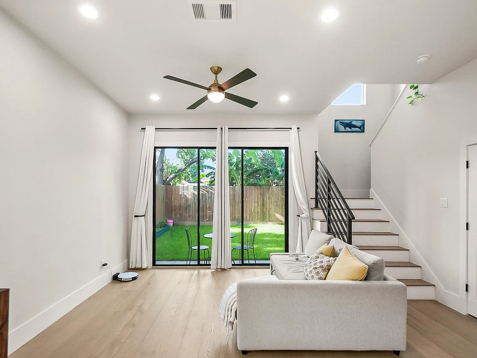 3 bed, 2.5 bath, 2056 sqft, $2,950 — Photo 4