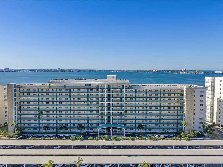 6020 Shore Blvd S #712 — Photo 1