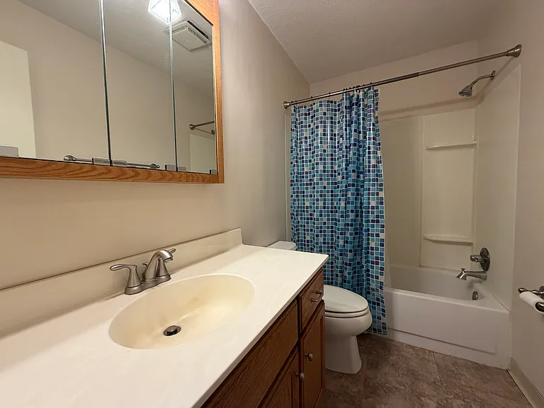 1700 Four Oaks Rd #124 — Photo 5