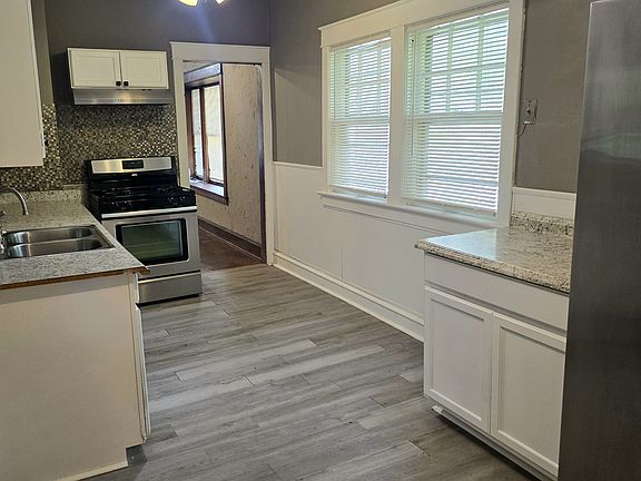 3rd image of 3539 College Ave