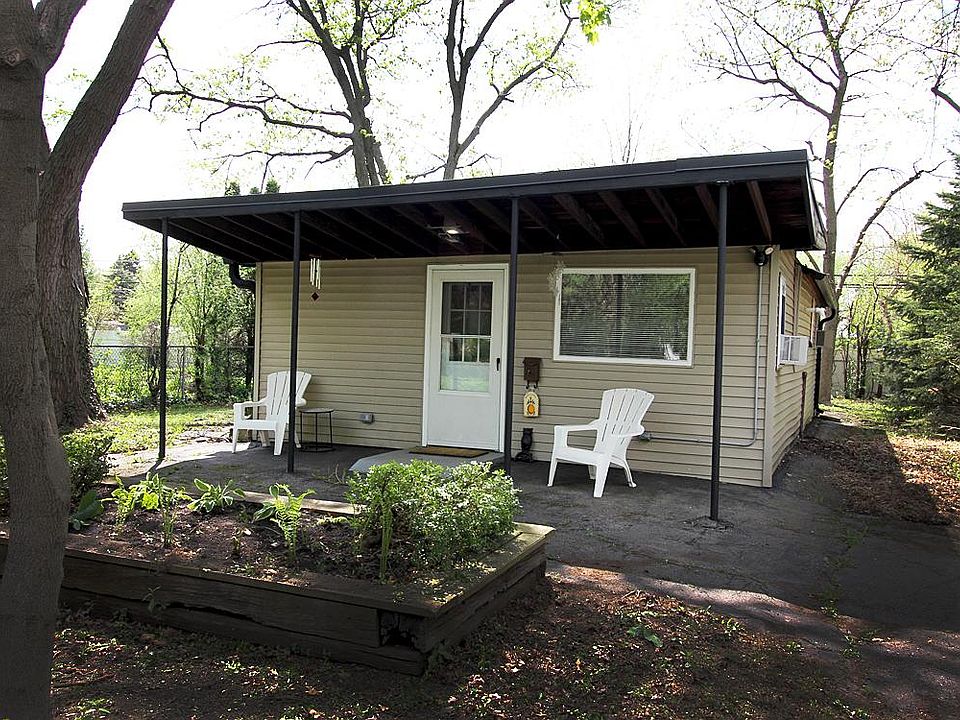 1st image of 215 E Traube Ave