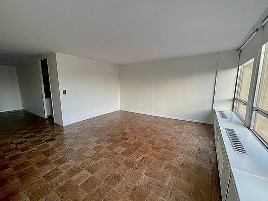 5th image of 300 E 33rd St APT 20P