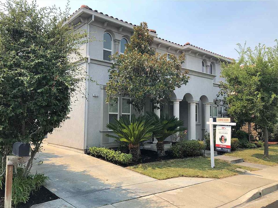 2nd image of 2612 Casella Way