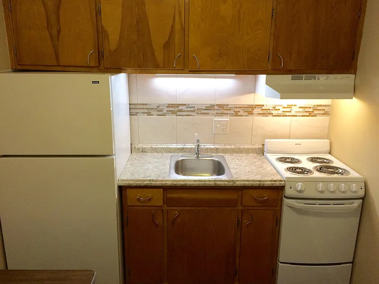 Westwood Apartments — Photo 37