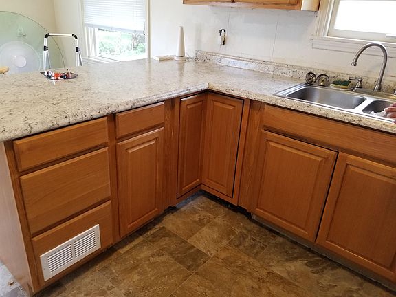 5th image of 940 N Warman Ave