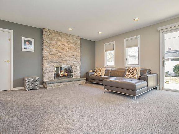 5th image of 24 Sagamore Way S