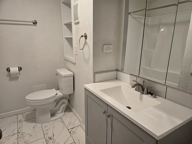 108 W Ash Ave #1/2 — Photo 8