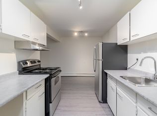 Kew Place, Edmonton, AB T5C 2N5