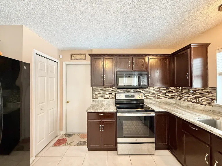1431 Teal Dr — Photo 10