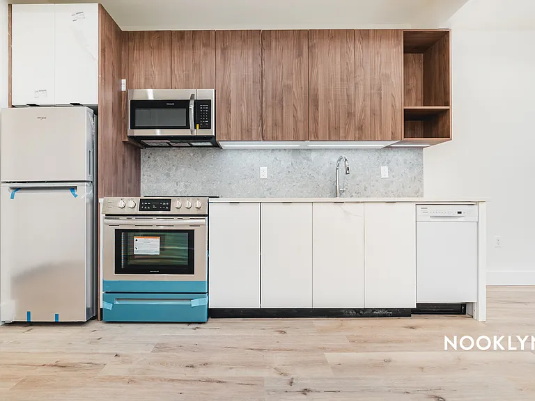 380 Grove St #3C — Photo 4