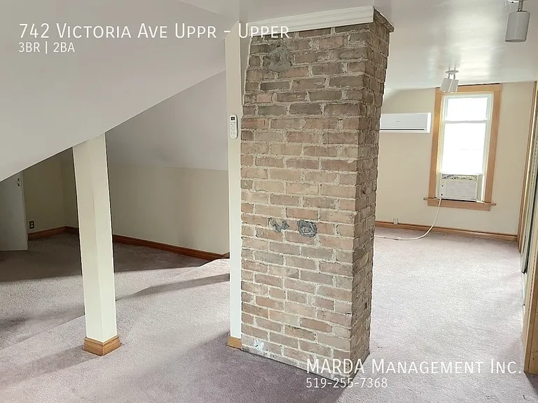 742 Victoria Ave #UPPER — Photo 5
