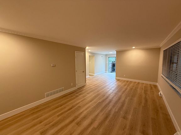 5th image of 2 Heartwoods Ct APT B