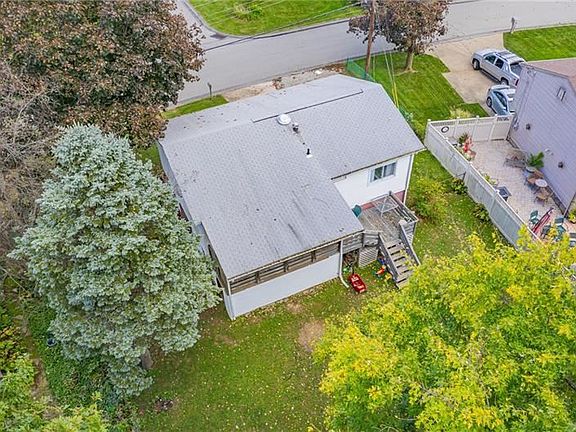 4th image of 398 Country Hills Dr