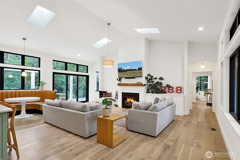 3rd image of 4357 Lakehill Lane