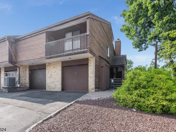 39 Meadowview Dr, Clinton Twp., NJ 08801