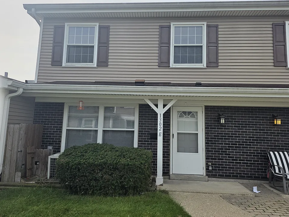 1302 Kingsbury Dr #E