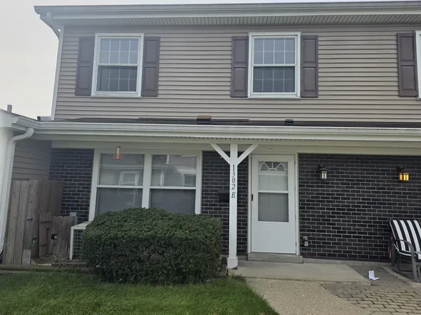 1302 Kingsbury Dr Unit E, Hanover Park, IL 60133