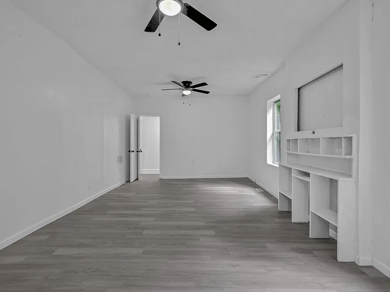 1128 W Broadway St — Photo 4