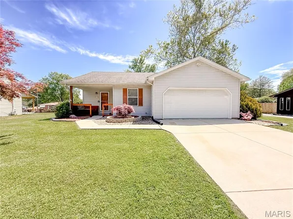 222 Elm Dr, Fairview Heights, IL 62208