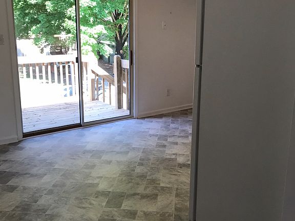 5th image of 210 Belmont Dr