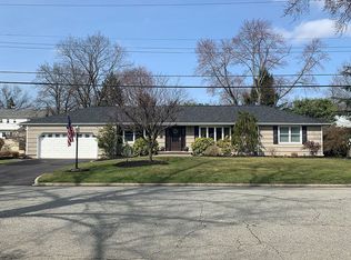 8 Birch Rd, Pompton Plains, NJ 07444