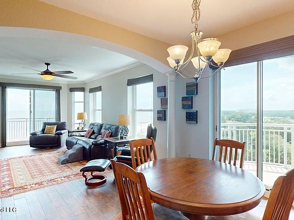5th image of 2228 Beach Dr APT 909