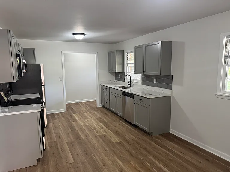 115 Lakemont Ct — Photo 3