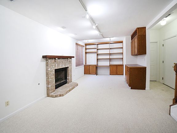 2nd image of 582 W Parkside Dr #582
