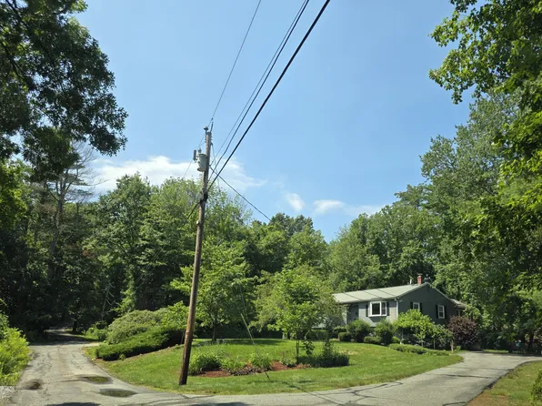 35 N Lowell Rd #A, Windham, NH 03087