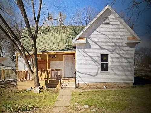 603 W Division St Photo 1