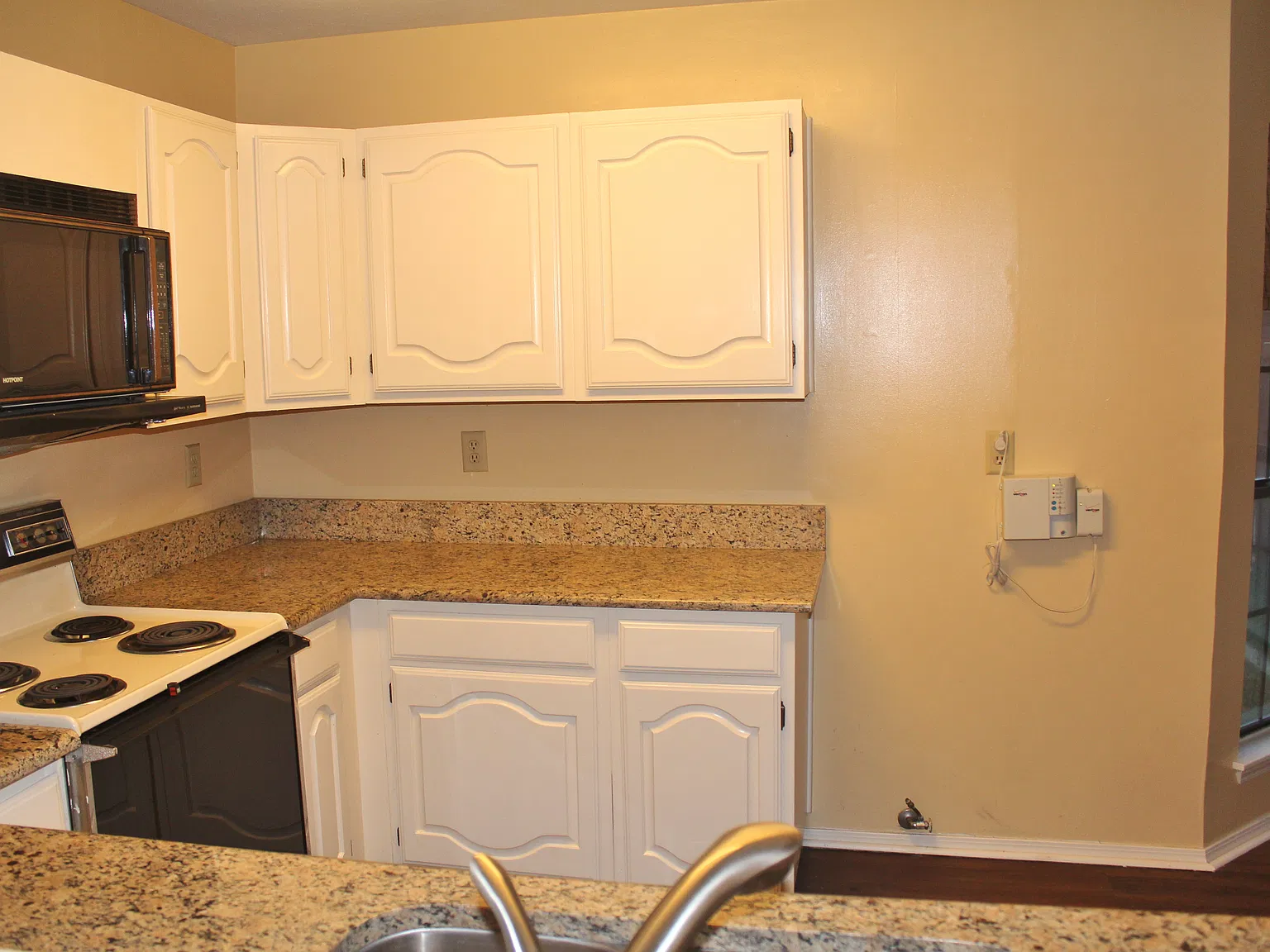 3 bed, 1444 sqft, $2,495 — Photo 4
