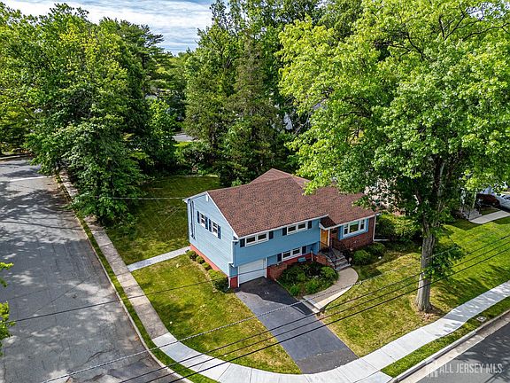 4th image of 77 Woodside Ave