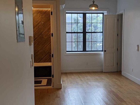 2nd image of 194 Montrose Ave #2A