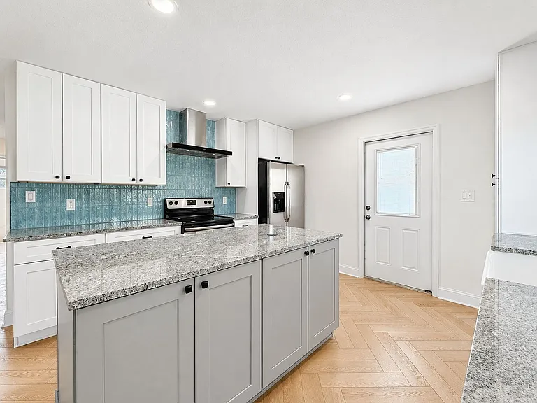 4305 W Bay Ave — Photo 8