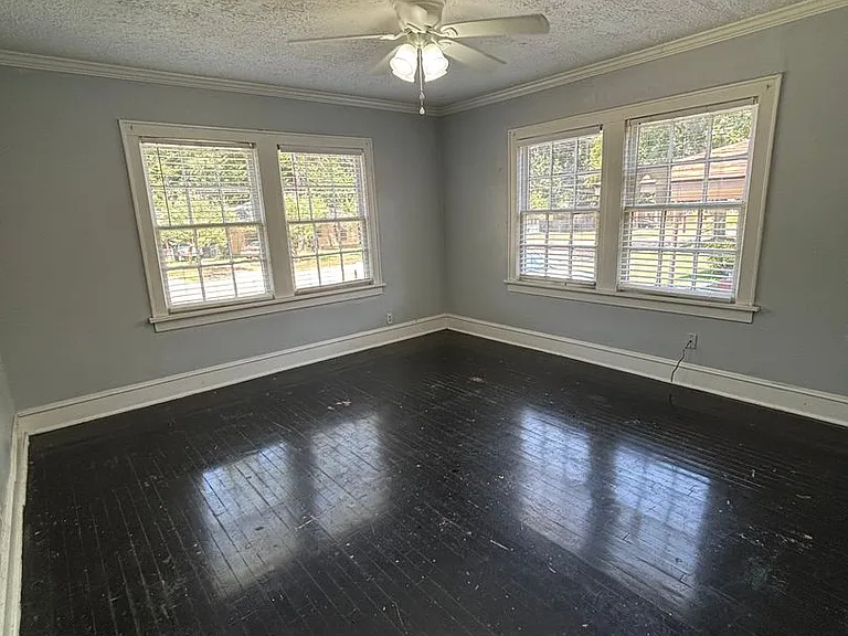 127 E Olive St — Photo 6