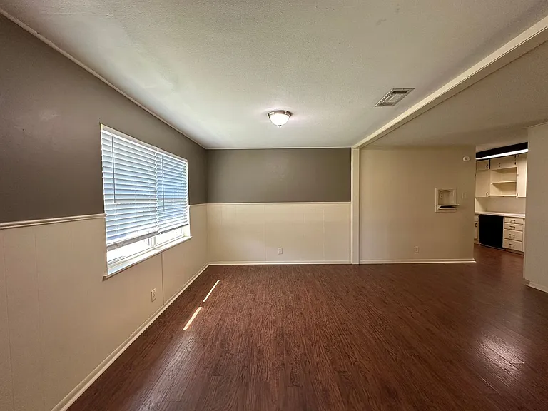 8142 Tina Dr — Photo 3