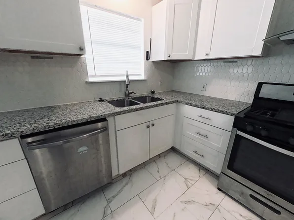 1720 17th Ave N, Texas City, TX 77590