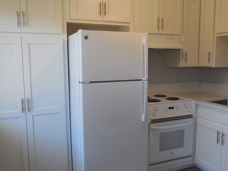 2nd image of 324 Lincoln St APT 14