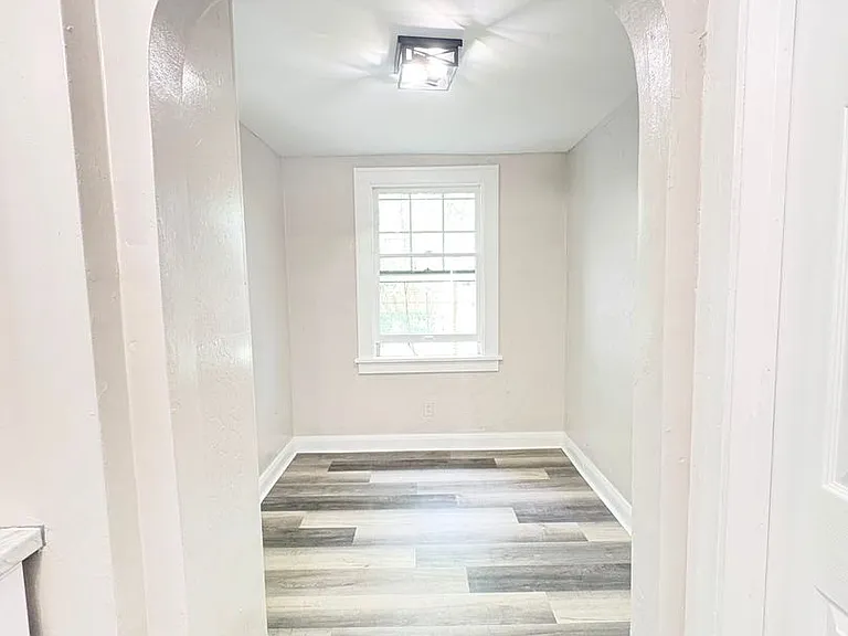 804 Alvison Rd — Photo 12