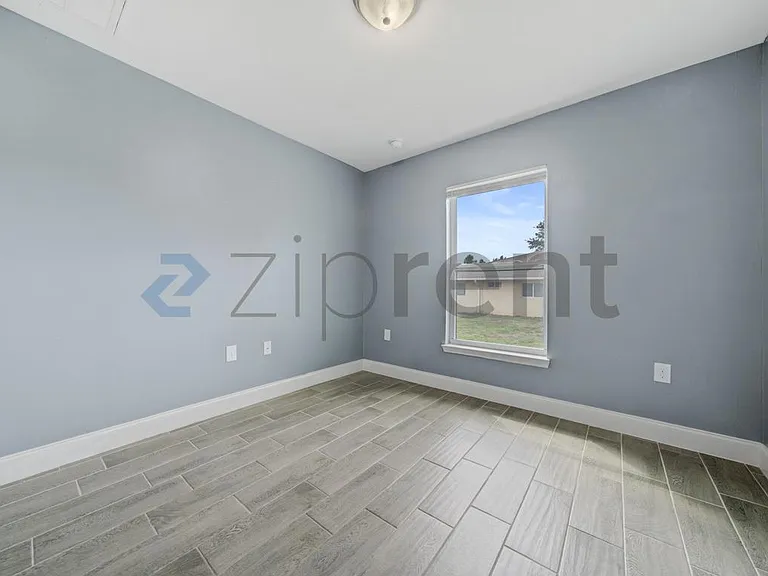 117 Pine Ln — Photo 3