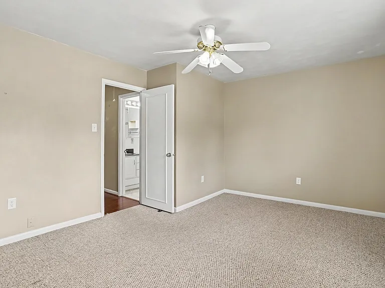 803 Hills Dr — Photo 16