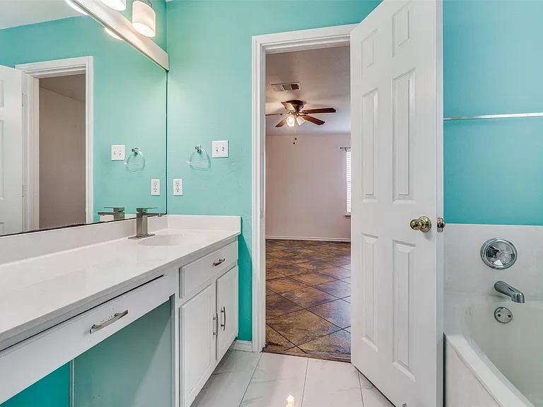 13620 Lyndon B Johnson St — Photo 15