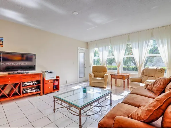 850 NE 12th Ave APT 210, Hallandale Beach, FL 33009