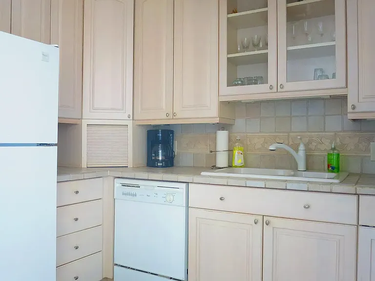 Full kitchen